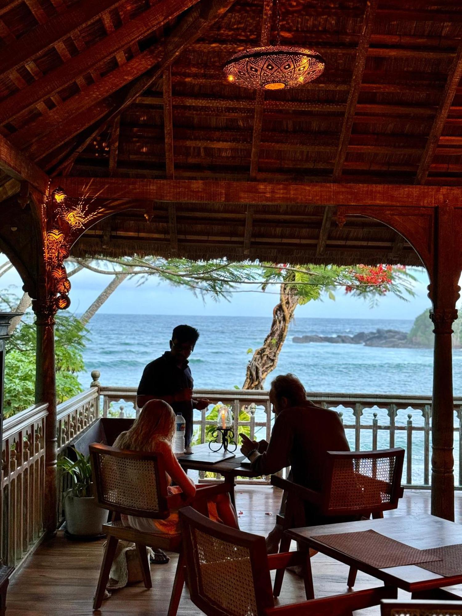 Aga Surf View Hotel Tangalle Exterior photo
