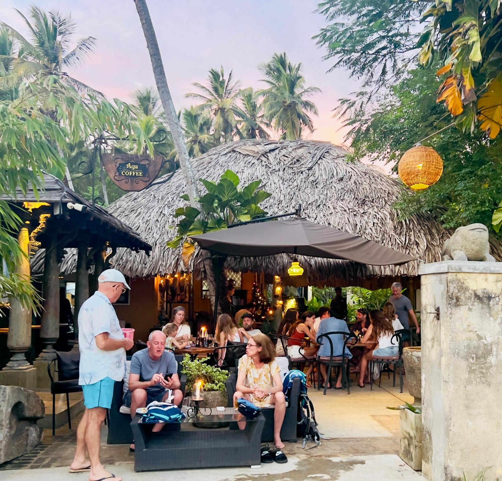 Aga Surf View Hotel Tangalle Exterior photo