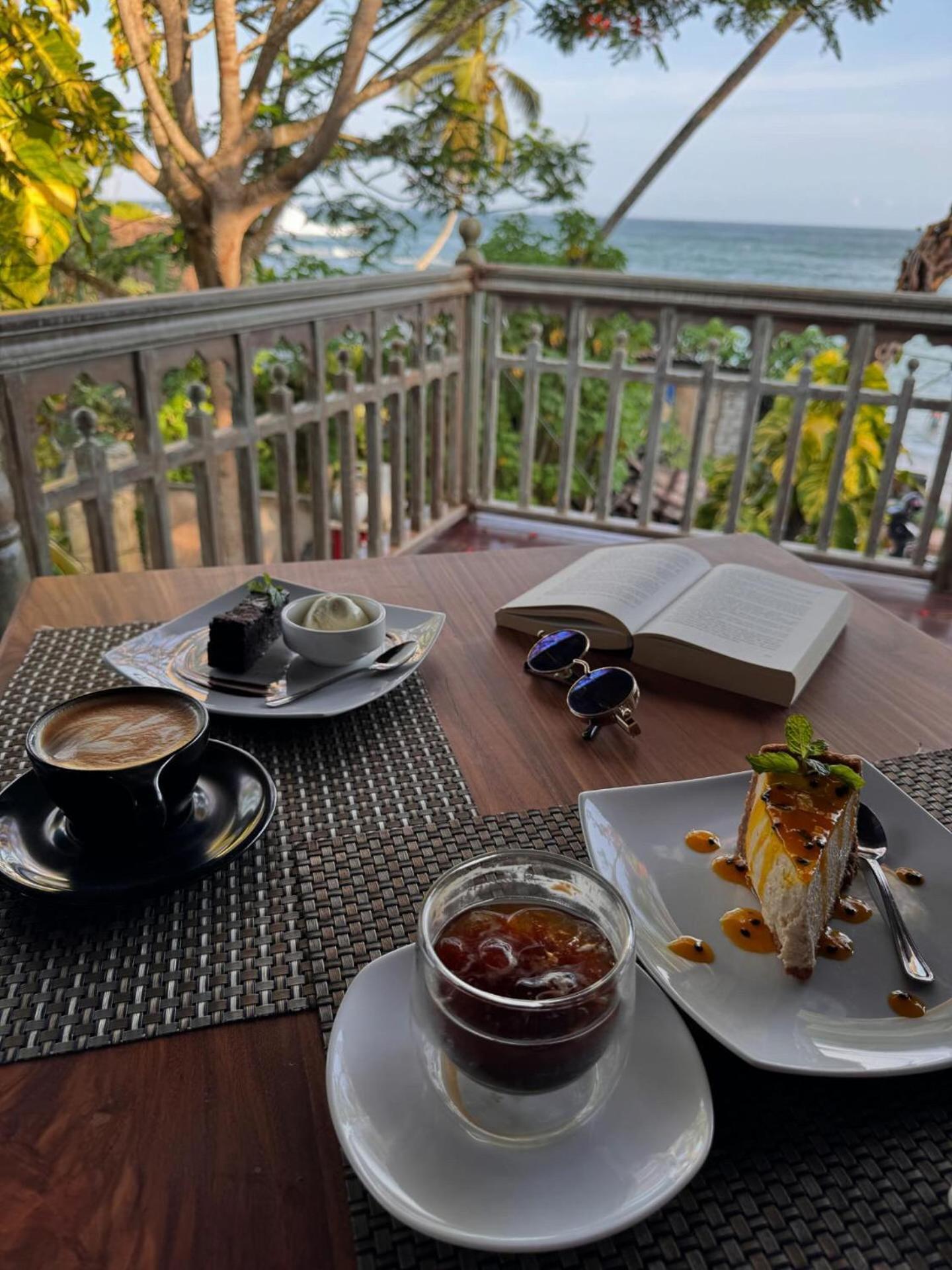 Aga Surf View Hotel Tangalle Exterior photo