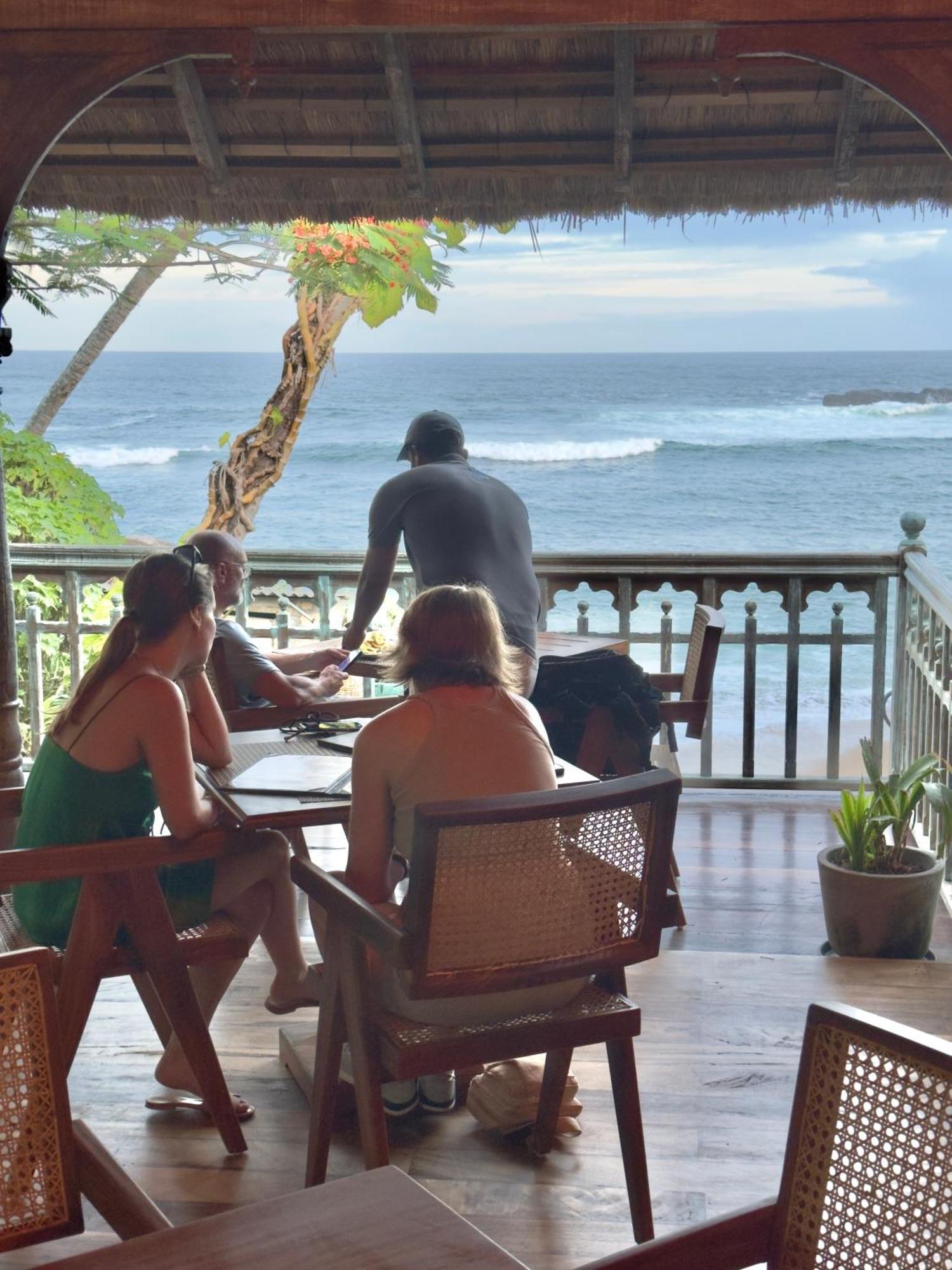 Aga Surf View Hotel Tangalle Exterior photo