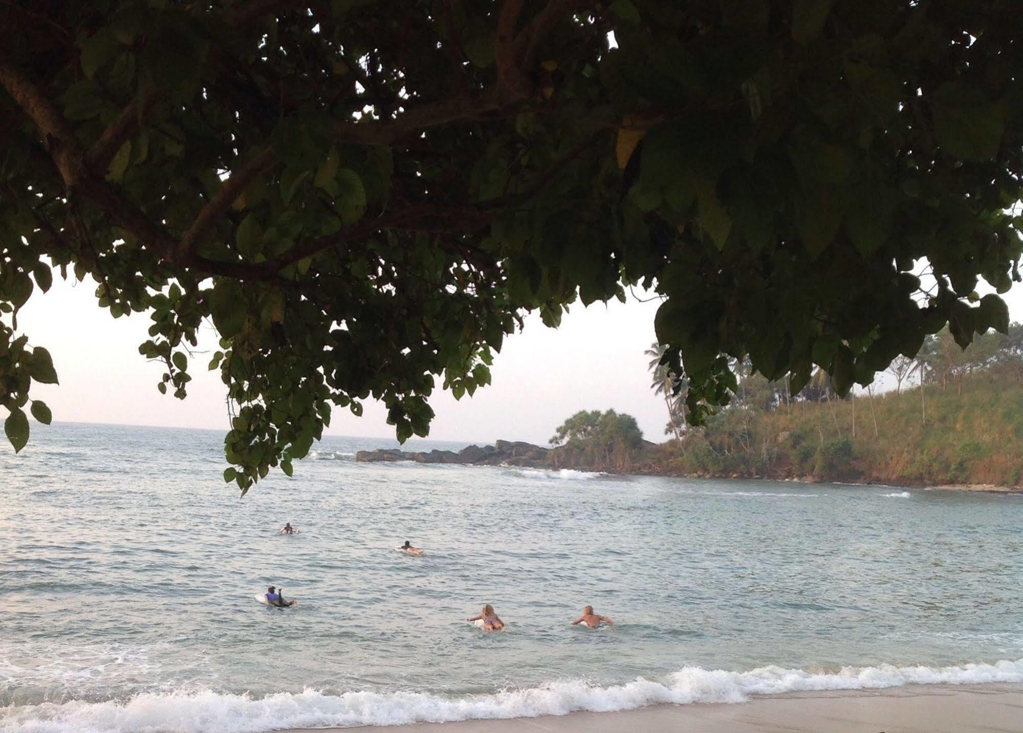 Aga Surf View Hotel Tangalle Exterior photo