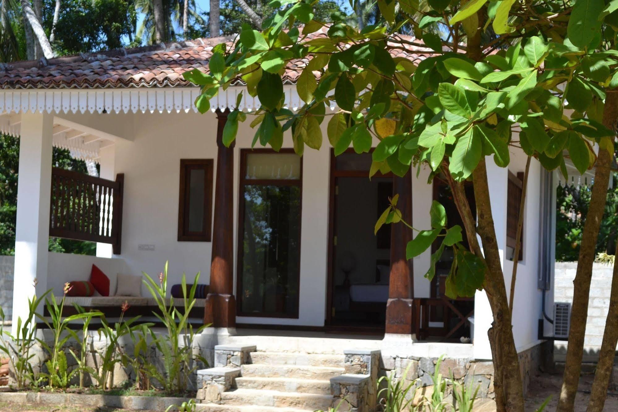 Aga Surf View Hotel Tangalle Exterior photo