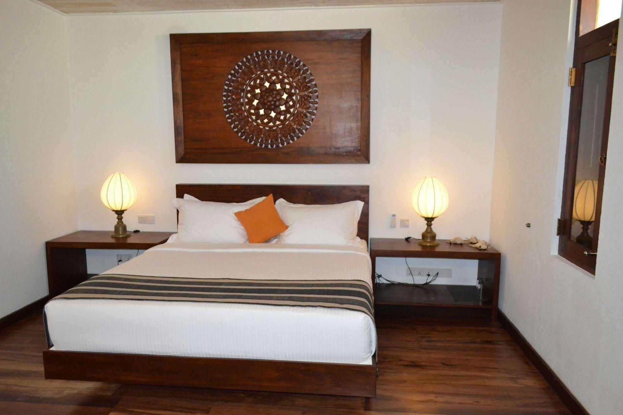 Aga Surf View Hotel Tangalle Exterior photo