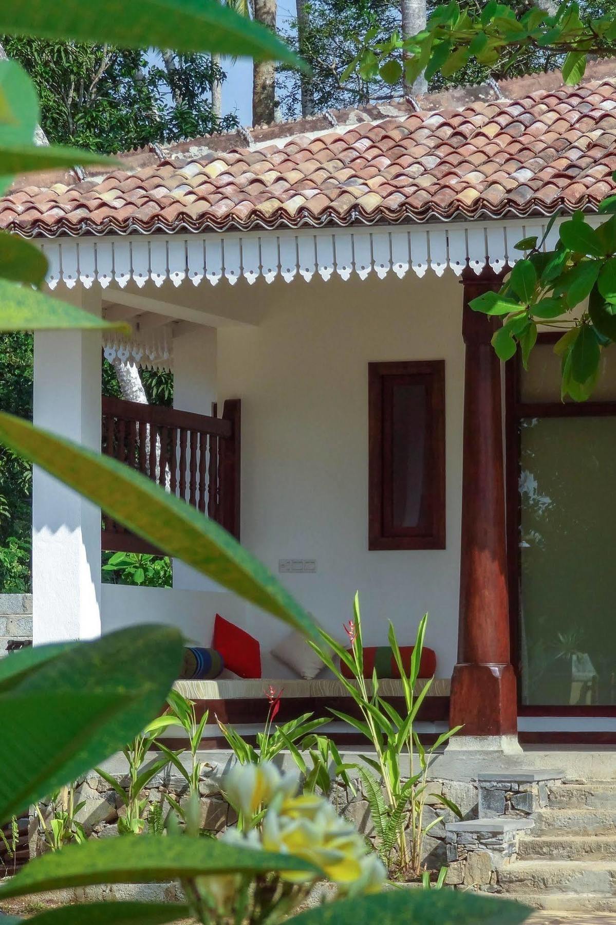 Aga Surf View Hotel Tangalle Exterior photo