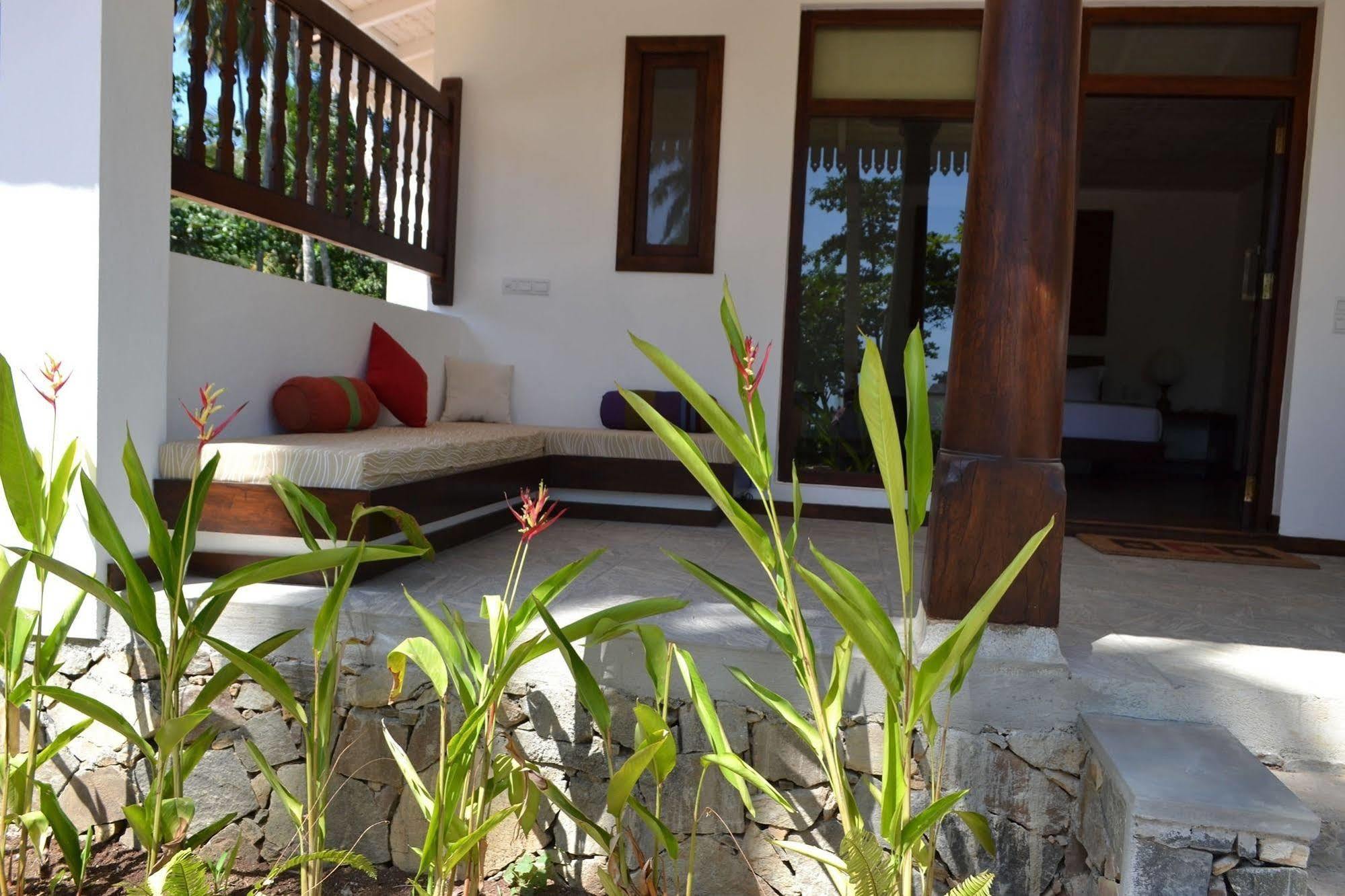 Aga Surf View Hotel Tangalle Exterior photo