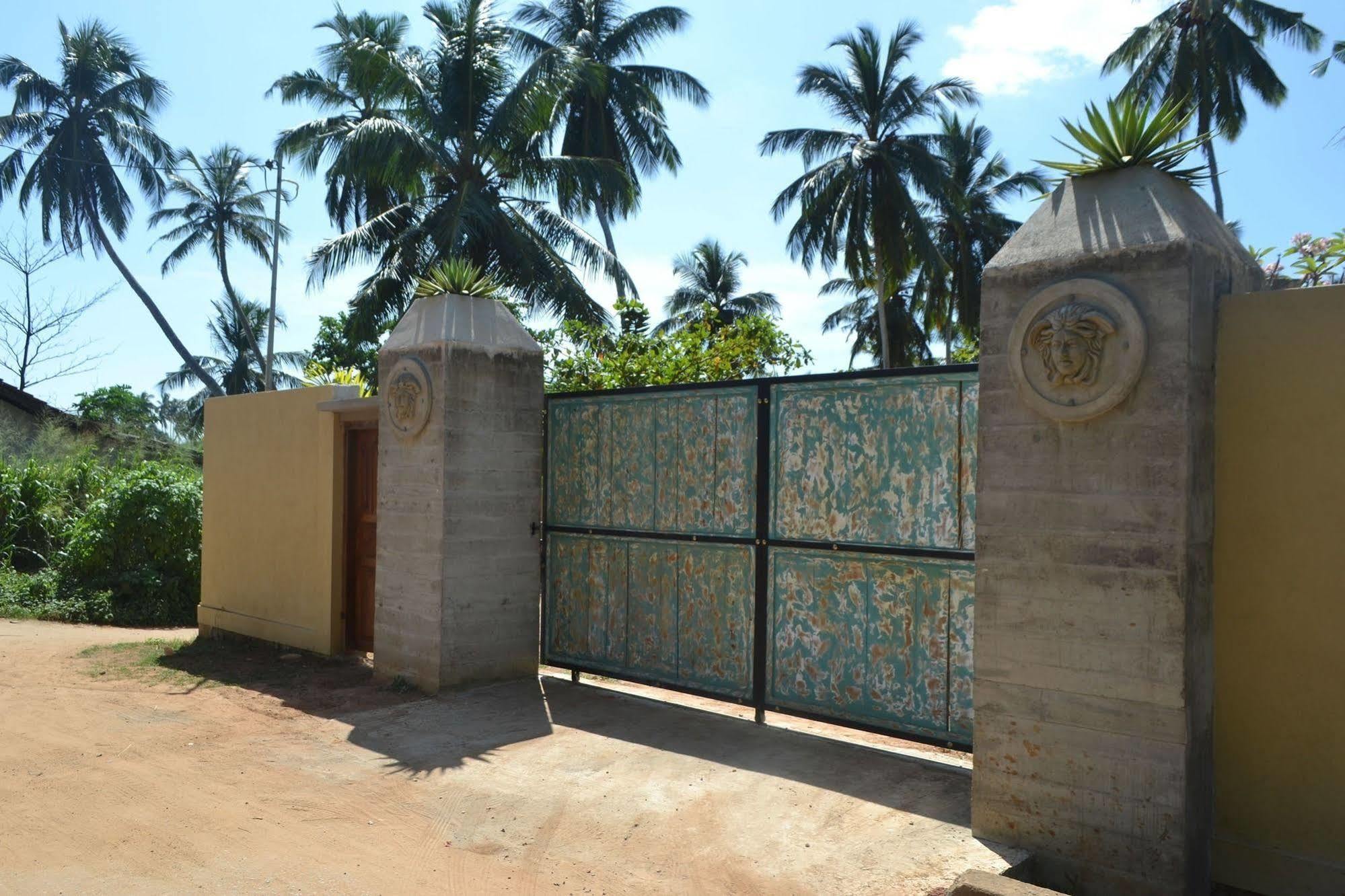 Aga Surf View Hotel Tangalle Exterior photo