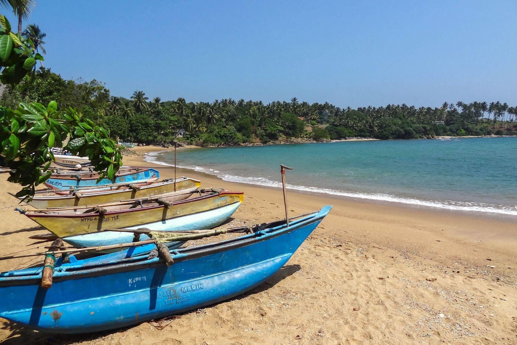 Aga Surf View Hotel Tangalle Exterior photo