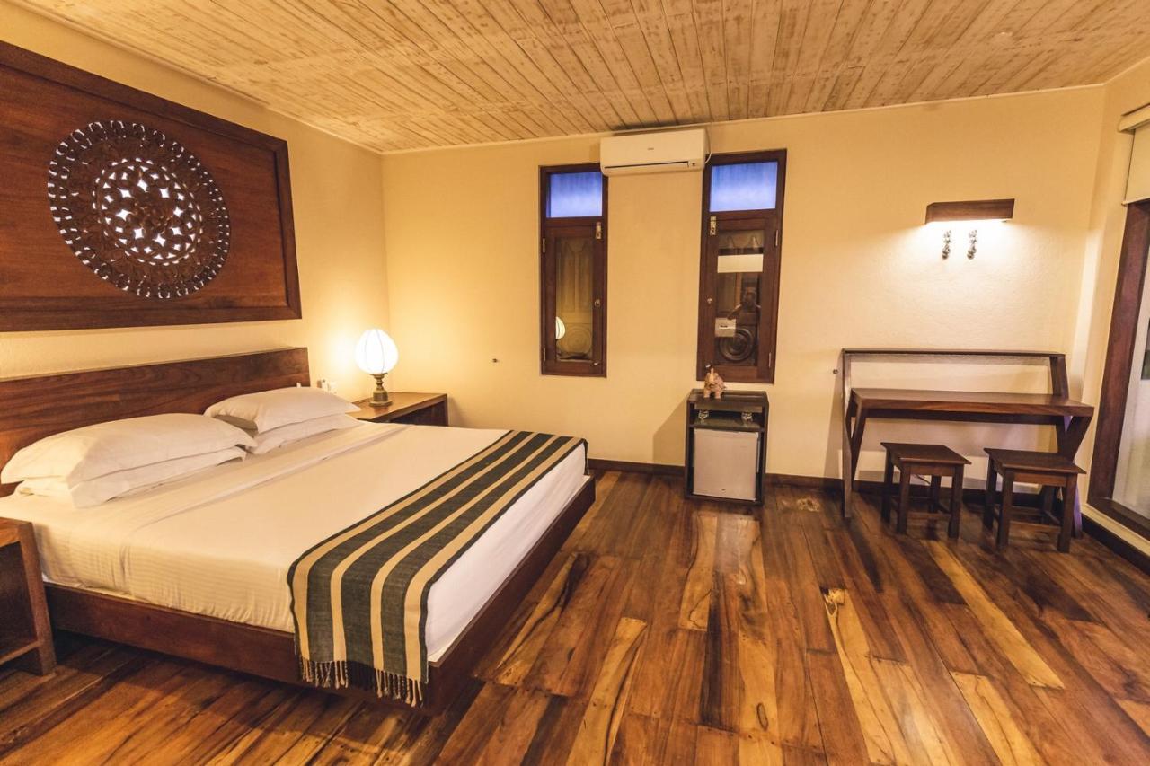 Aga Surf View Hotel Tangalle Exterior photo